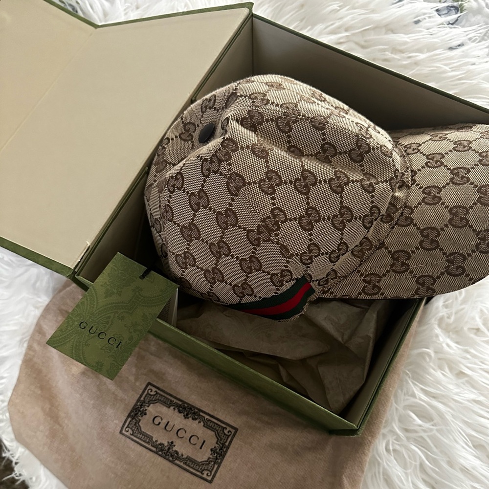 Authentic GUCCI baseball cap in Original GG canvas